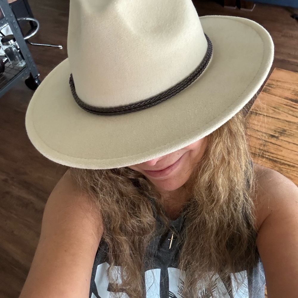 Stylish Cream Hat with Brown Band